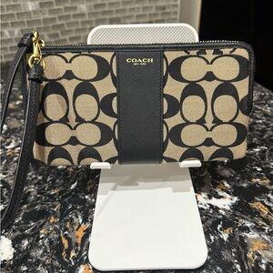 COACH Corner Zip Wristlet - NWOT